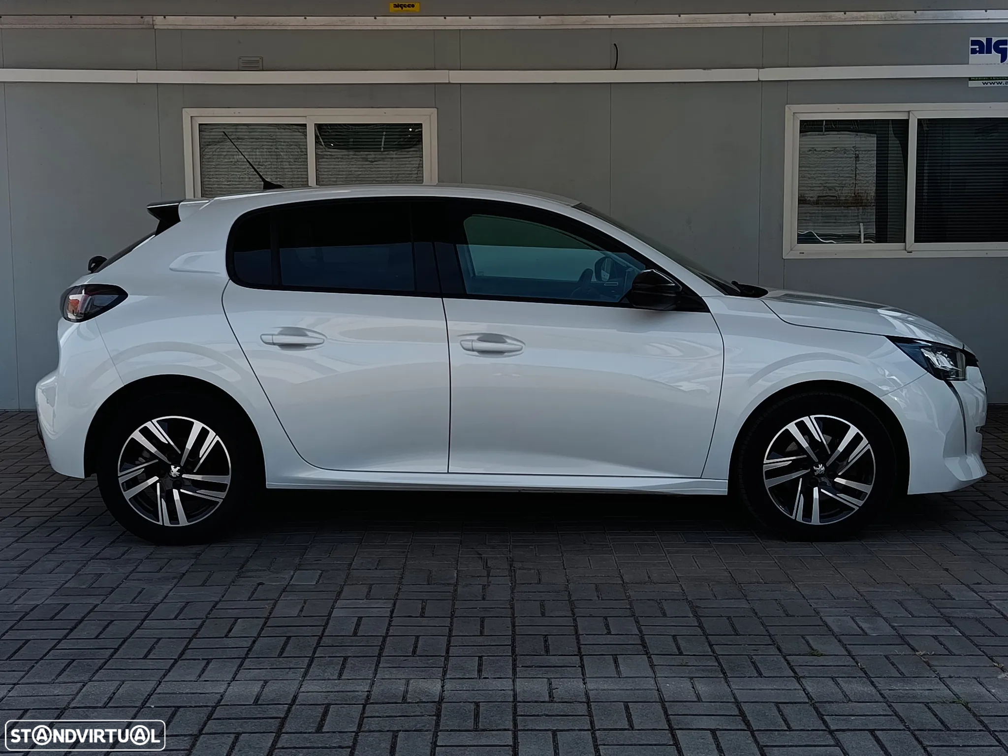 Peugeot 208 - 24