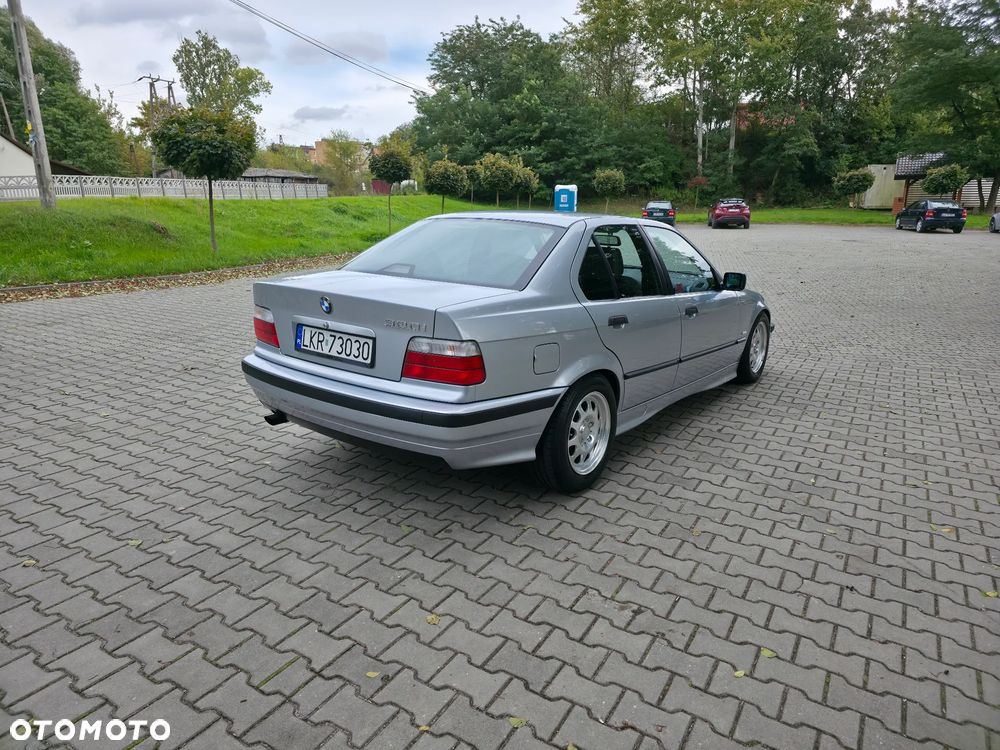 BMW Seria 3 320i - 6