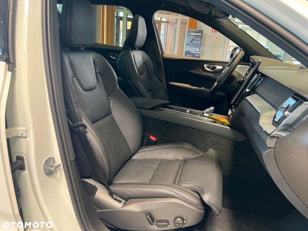 Volvo XC 60 T8 Plug-In Hybrid AWD Plus Black Edition - 20