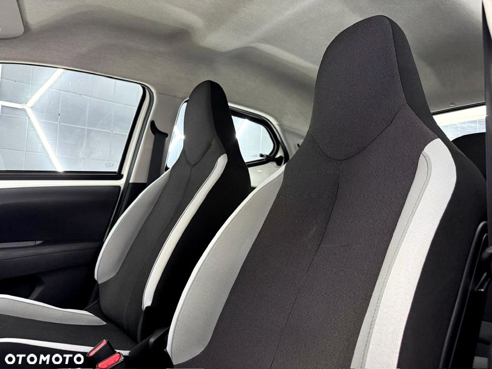 Toyota Aygo x-play touch - 22