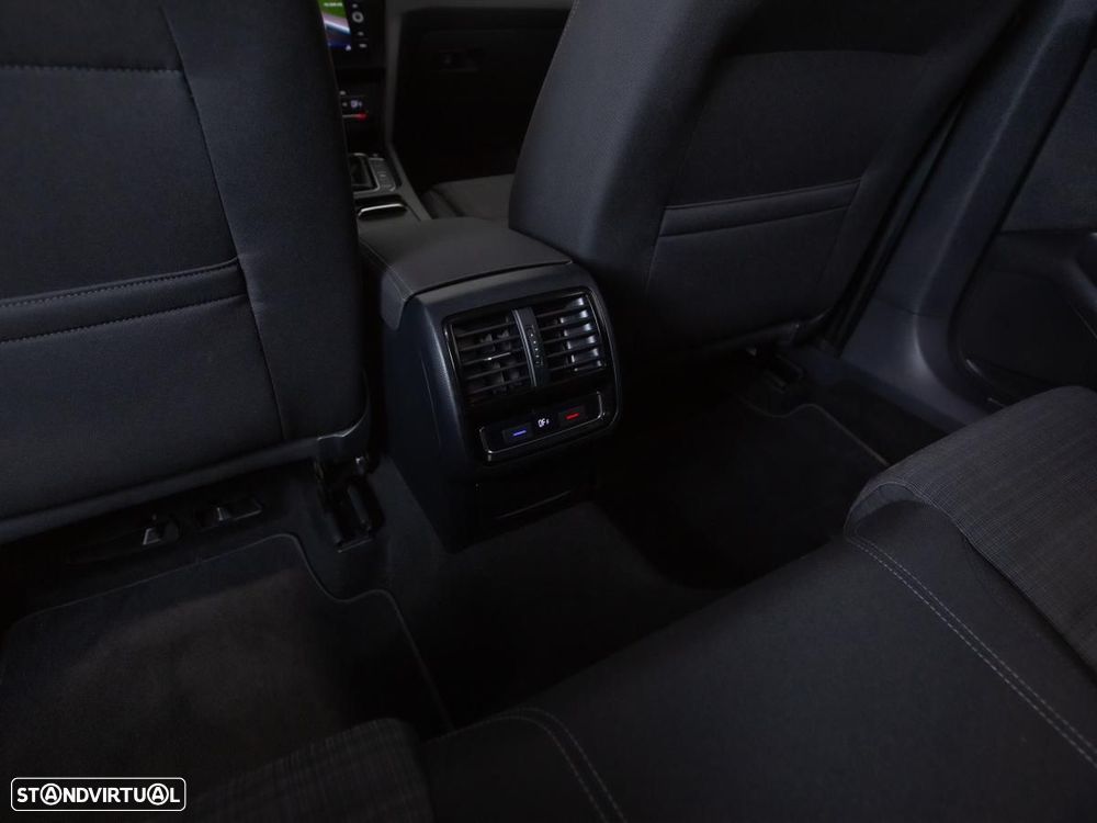 VW Passat Variant 2.0 TDi Business DSG - 10