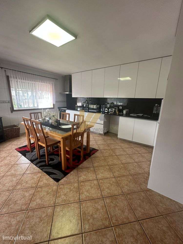 Moradia T3 de 3 Frentes | 3 Quartos | Garagem para 2 a 3 Carros - Grande imagem: 3/16