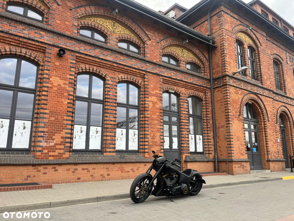 Harley-Davidson Softail Breakout - 13