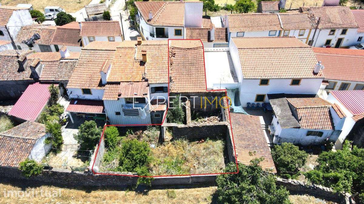 Moradia tipicamente alentejana com quintal - Aldeia do Arneiro -... - Grande imagem: 3/13