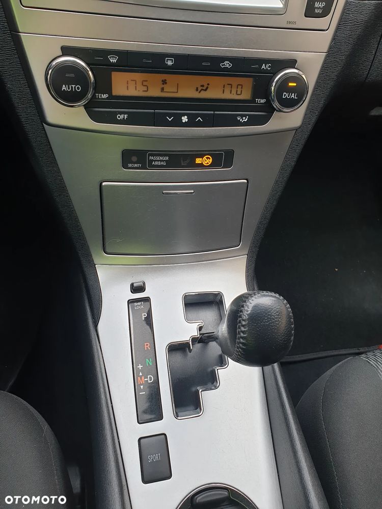 Toyota Avensis - 11