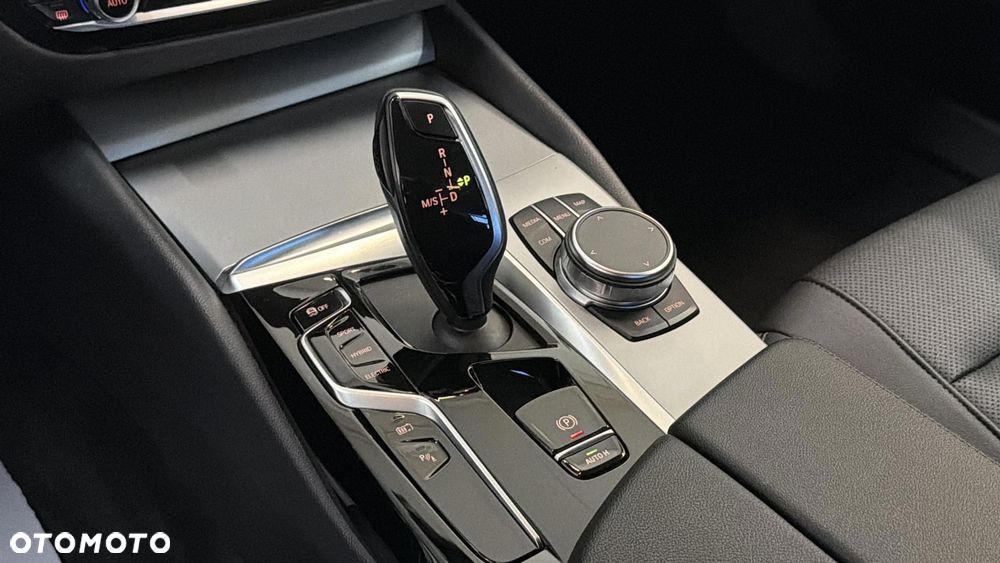 BMW Seria 5 530e xDrive - 16