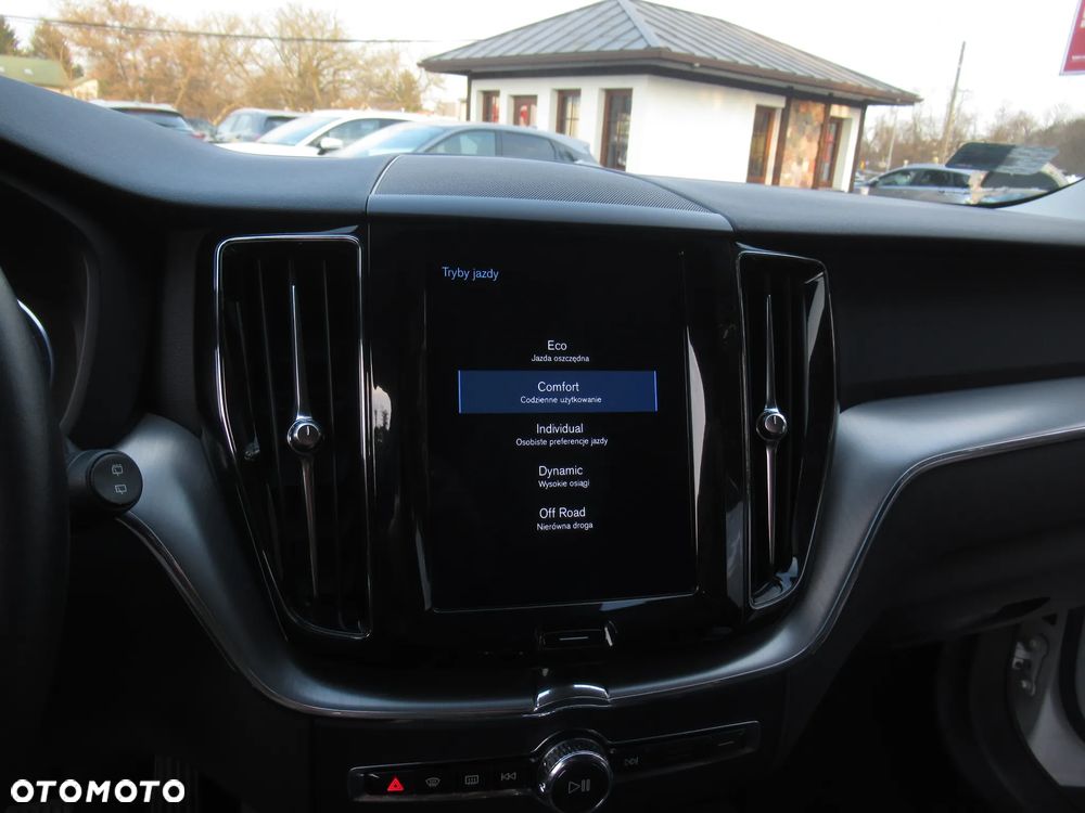 Volvo XC 60 T4 Momentum Pro - 36