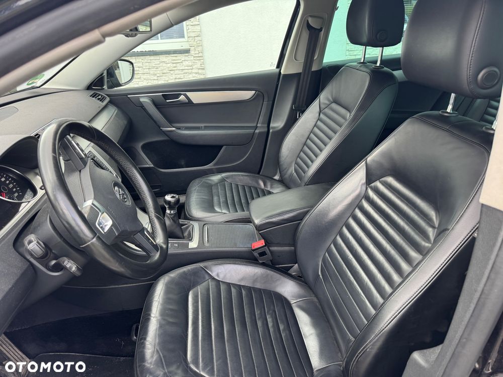 Volkswagen Passat 2.0 TDI DPF Sportline - 11