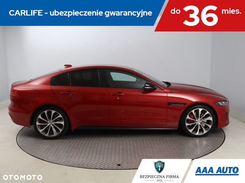 Jaguar XE - 8