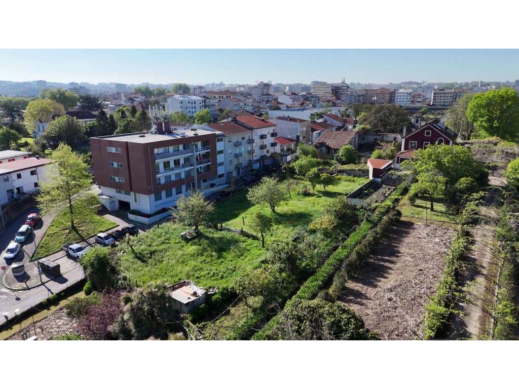 Terreno com PIP Aprovado (2.404m2 de construção) - Grande imagem: 2/11