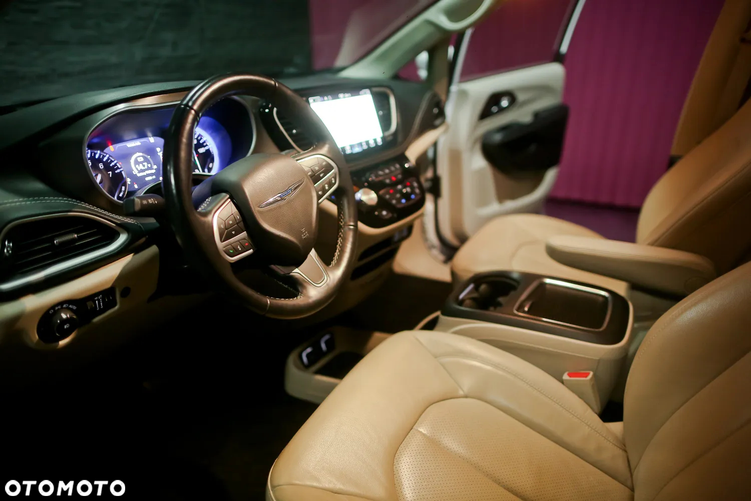Chrysler Pacifica - 8