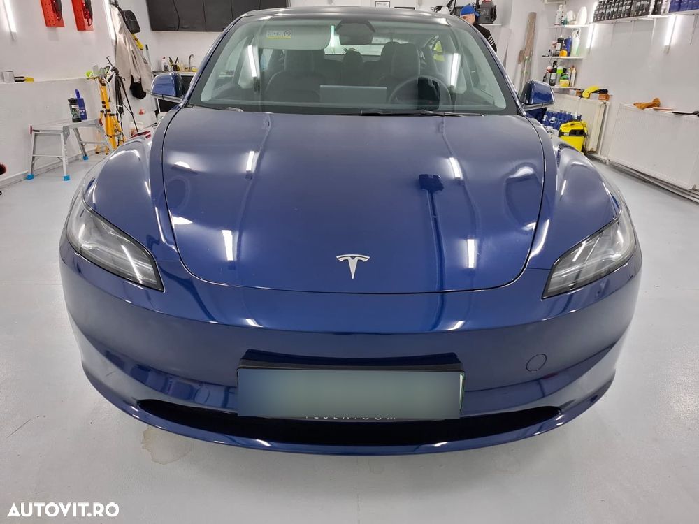 Tesla Model 3 - 3