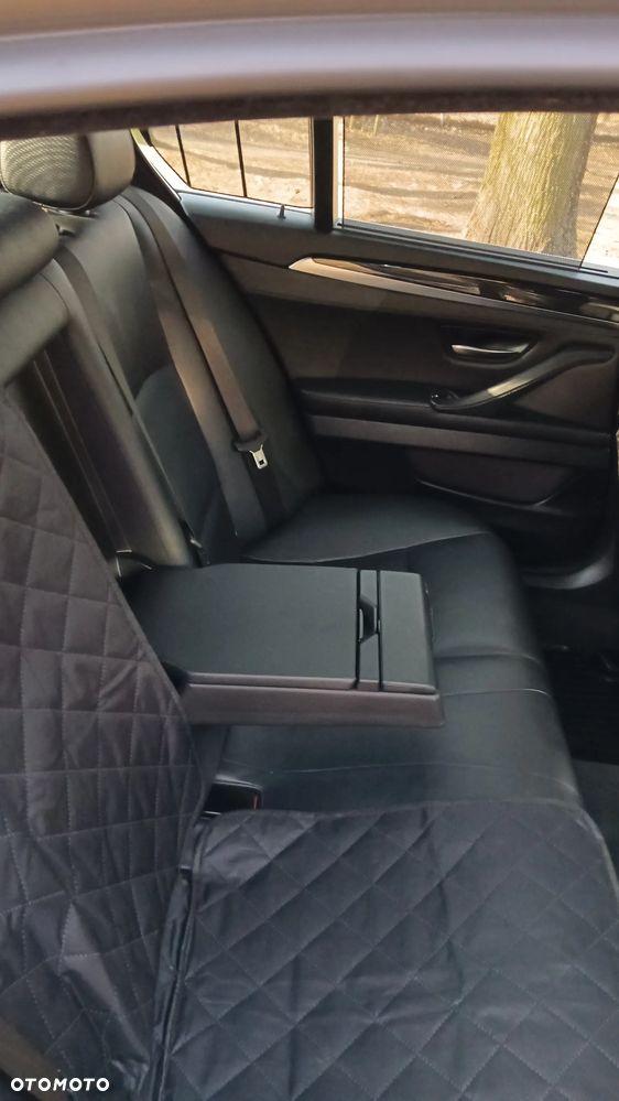 BMW Seria 5 525d xDrive - 32