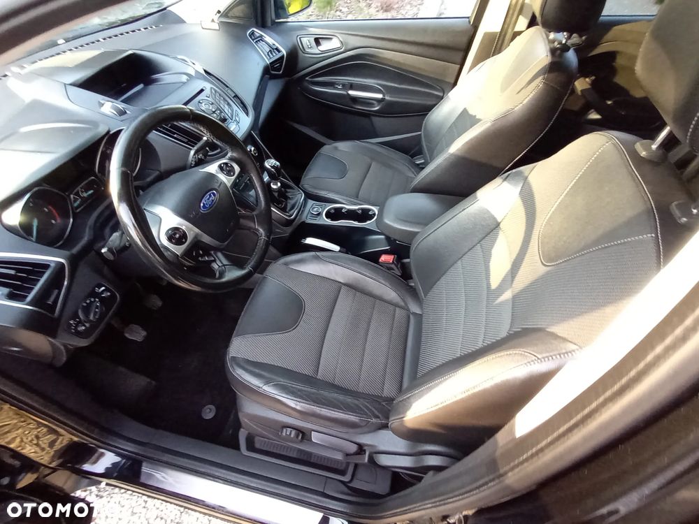 Ford Kuga 2.0 TDCi 2x4 Titanium - 33