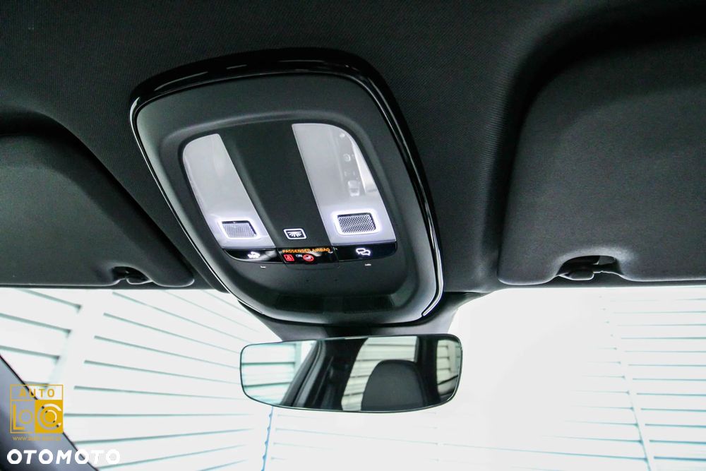 Volvo XC 60 B4 D AWD Plus Dark - 37