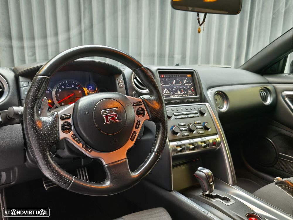 Nissan GT-R - 13