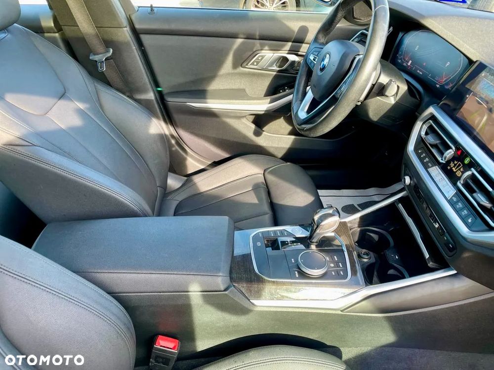 BMW Seria 3 330i - 11