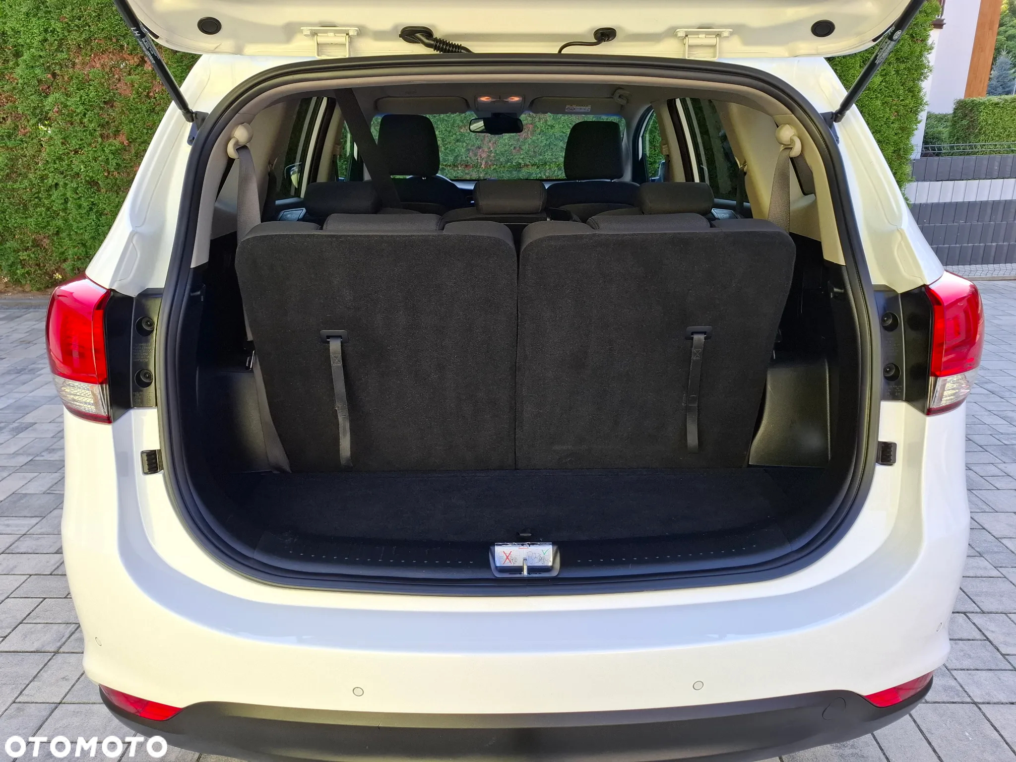 Kia Carens - 19