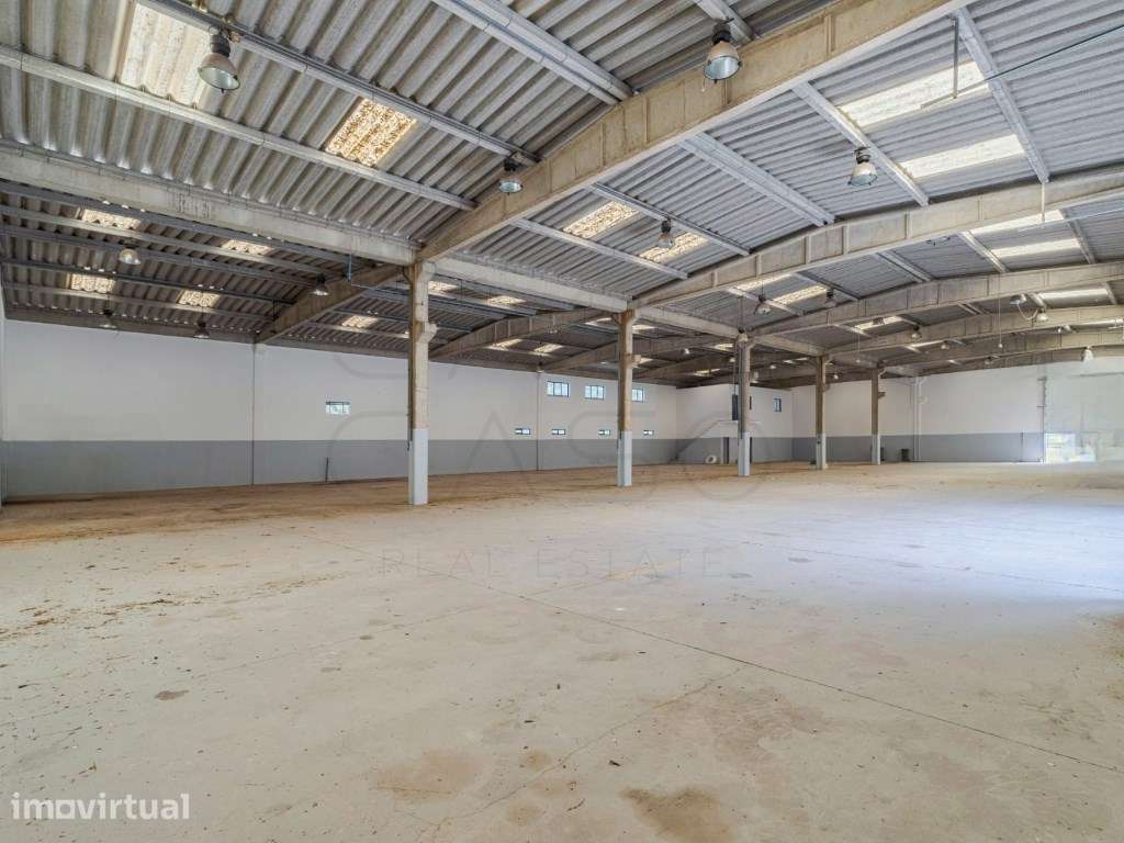 Armazém no Parque Industrial da Mitrena - Grande imagem: 3/23