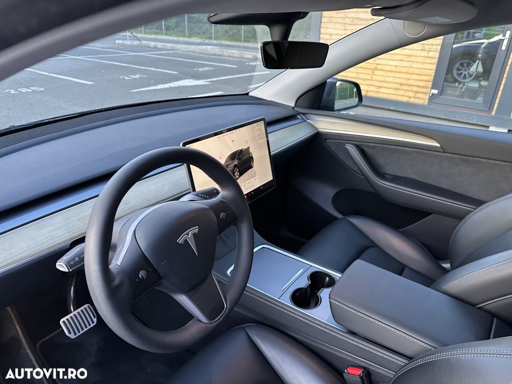 Tesla Model Y - 18