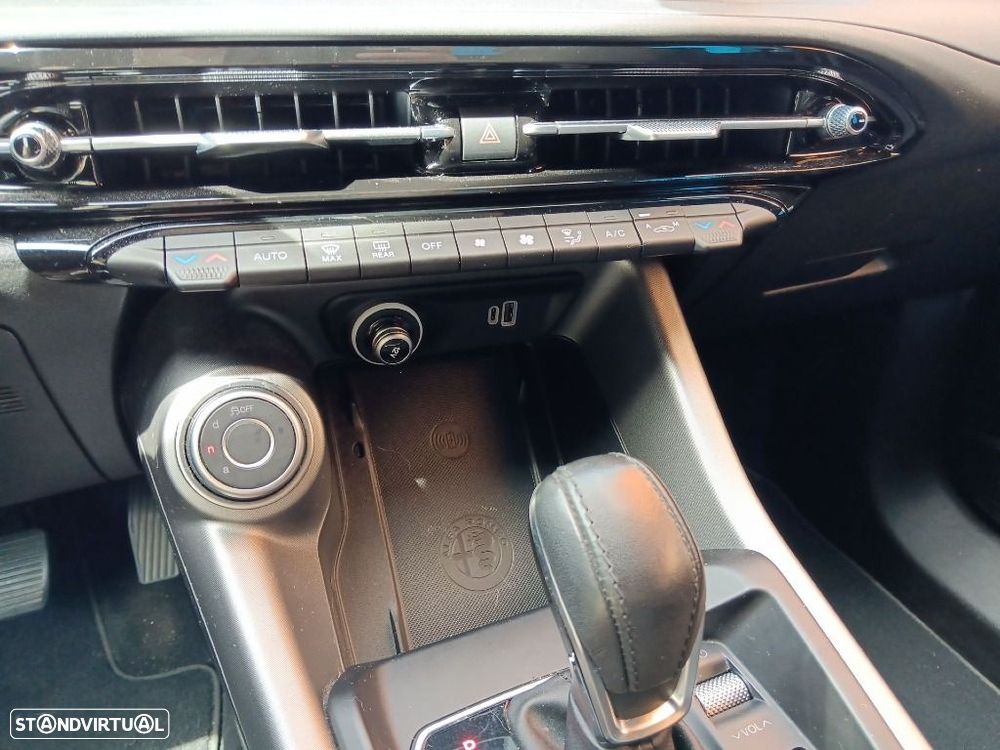 Alfa Romeo Tonale 1.3 Plug-In Hybrid Sprint e-AWD — fotografia 28