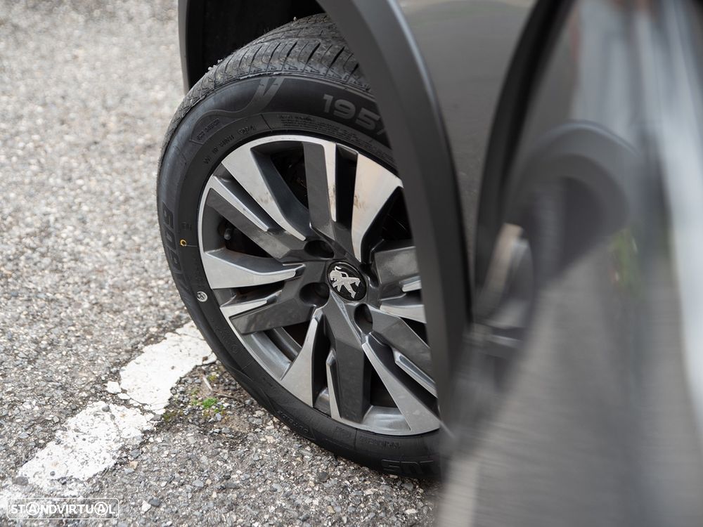Peugeot 2008 1.2 PureTech Allure EAT6 - 8