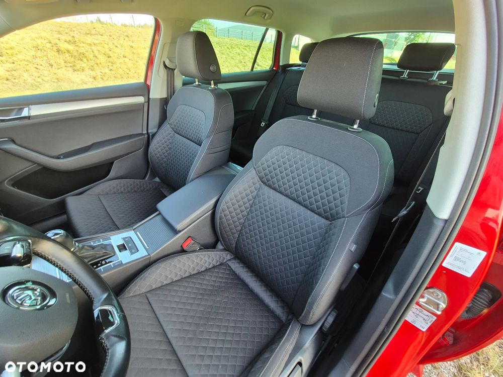 Skoda Superb Combi 2.0 TDI DSG Ambition - 25