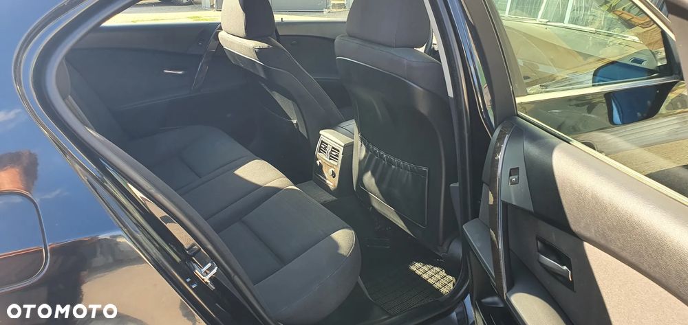 BMW Seria 5 520d - 29