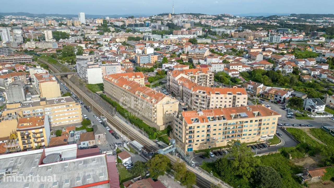 Apartamento T1+1 Coimbrões, com garagem Box - Grande imagem: 2/21