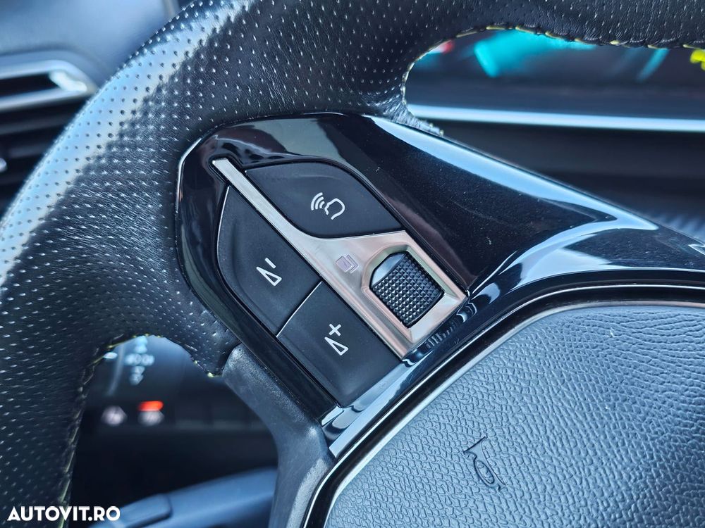 Peugeot 2008 e-2008 GT Line - 21