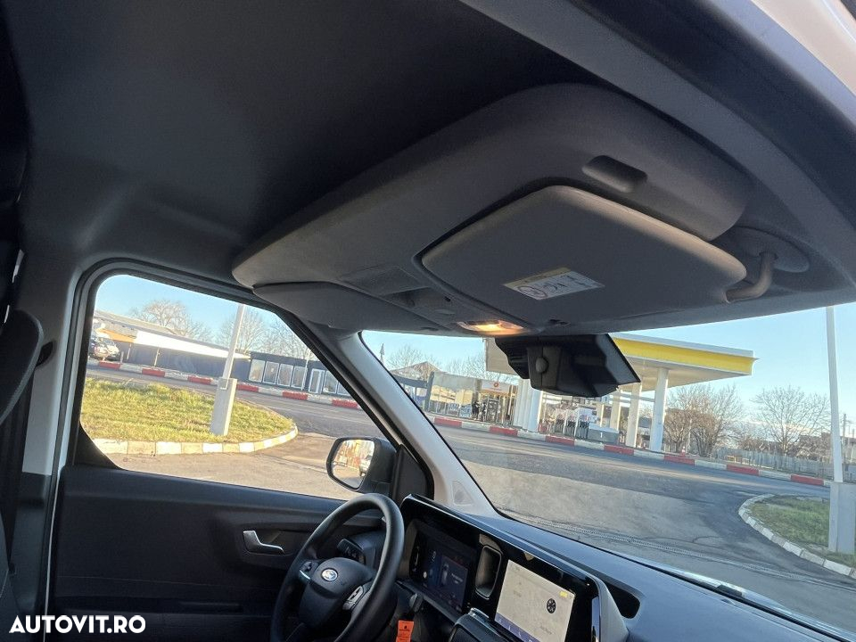 Ford Transit Courier - 21