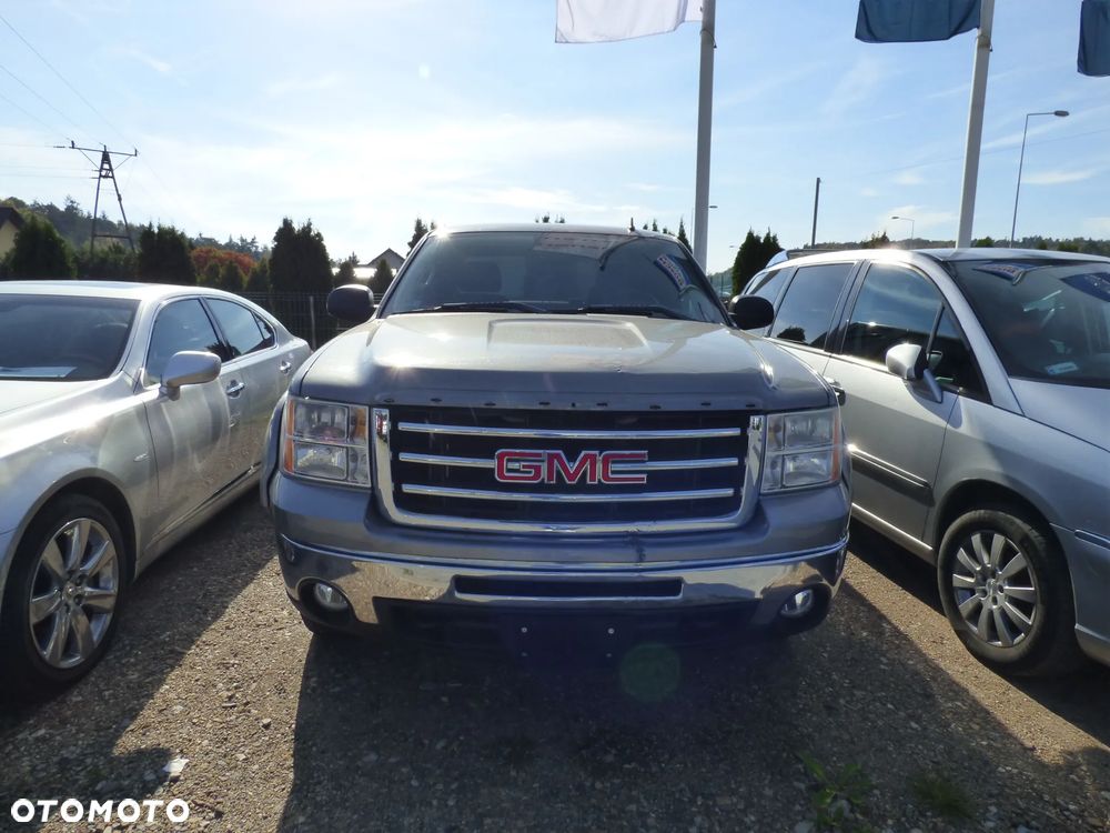 GMC Sierra 2011 photo 2