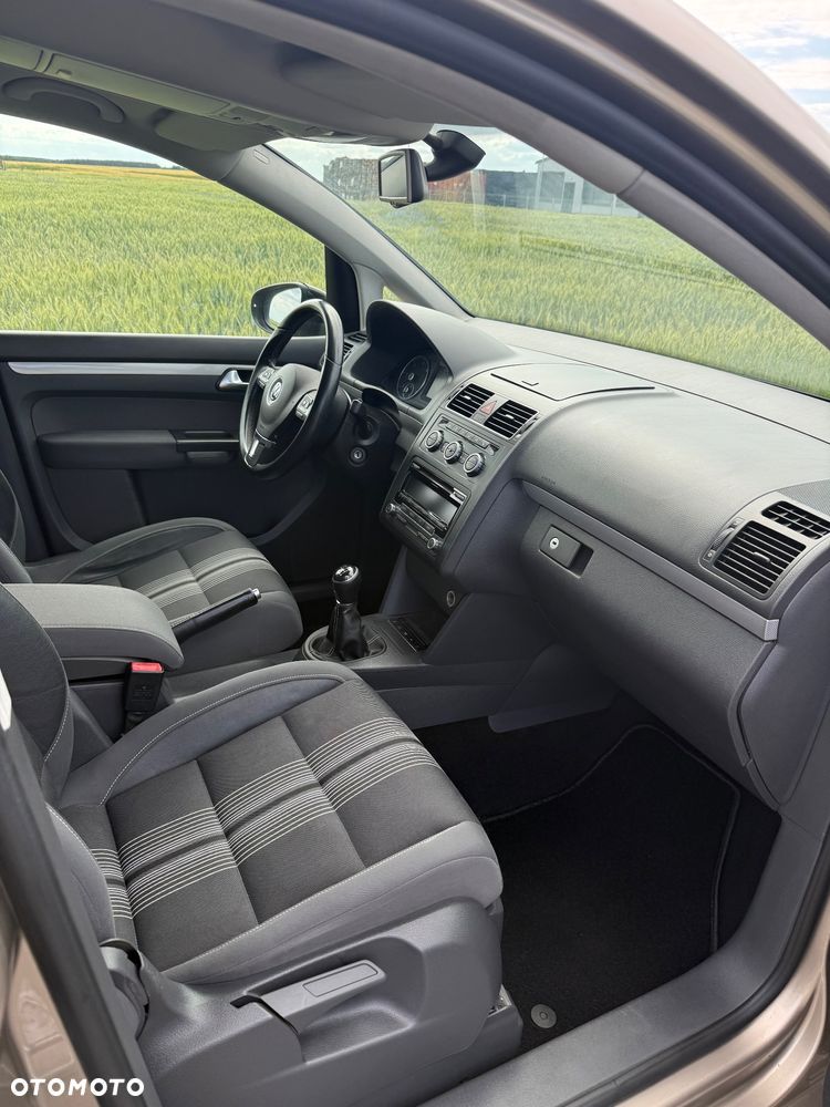 Volkswagen Touran 2.0 TDI DPF BlueMotion Technology MATCH - 13