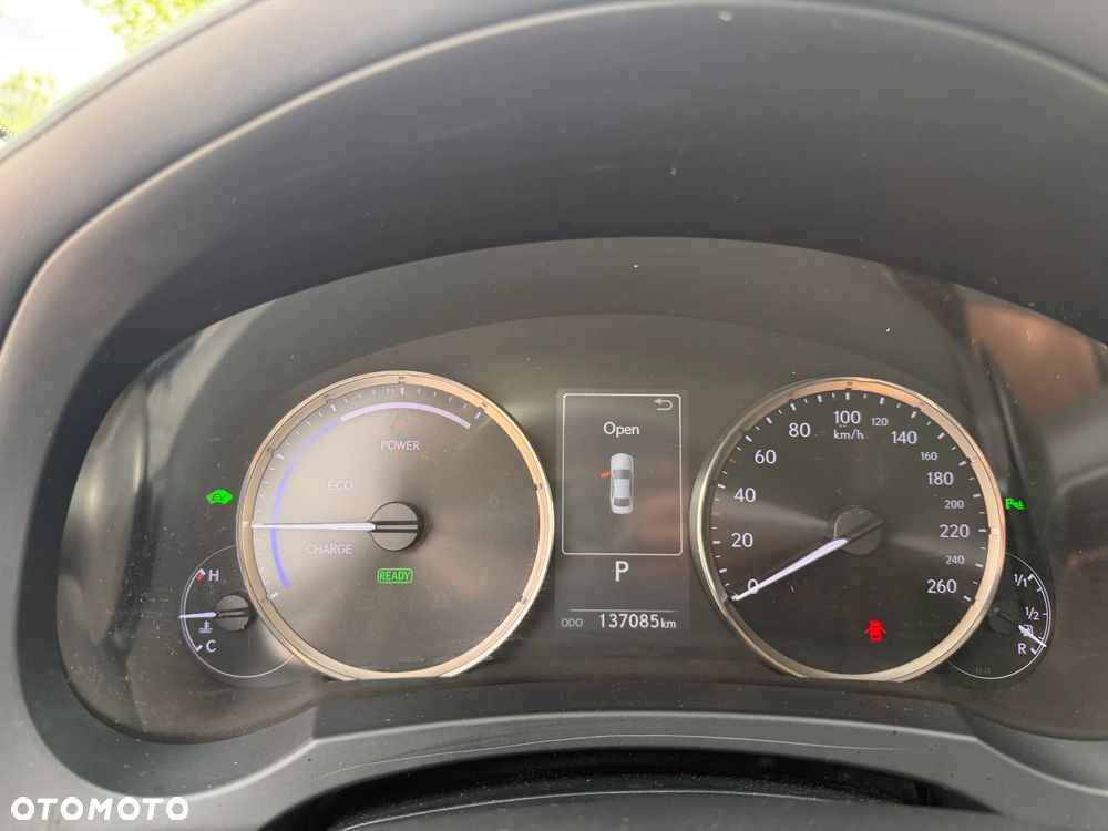 Lexus IS 300h Business Edition - 22