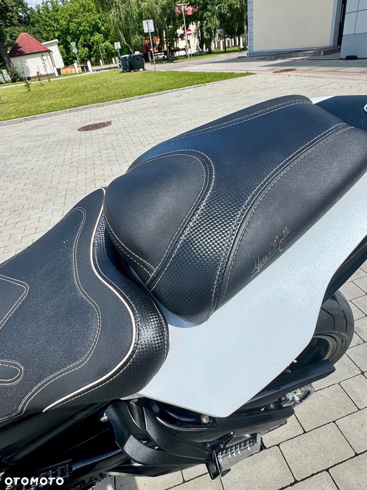 Yamaha FZ8 - 13