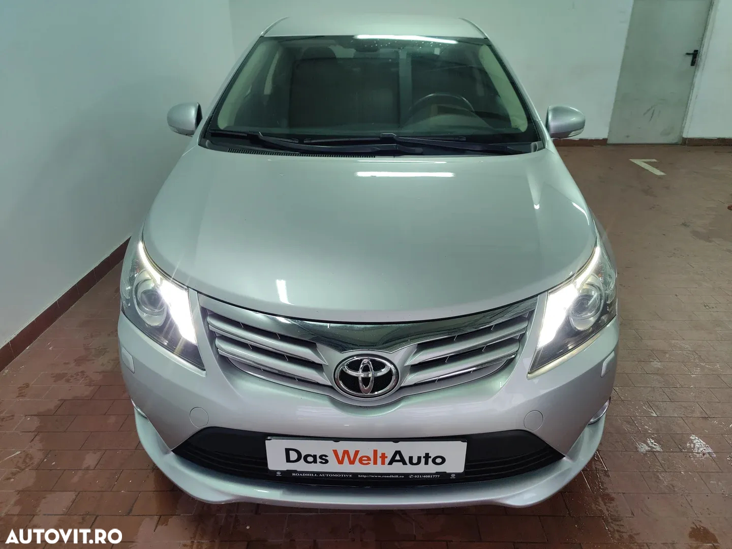 Toyota Avensis 2.2 D-CAT Aut. Elegance - 4