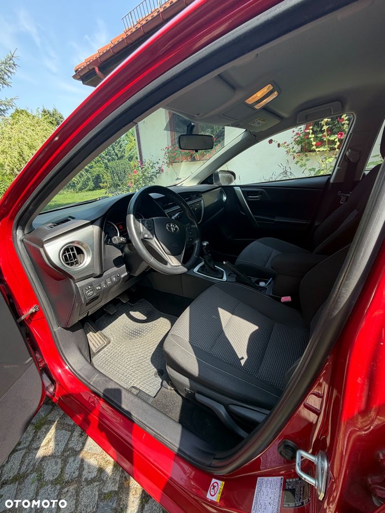 Toyota Auris 1.6 Premium - 11