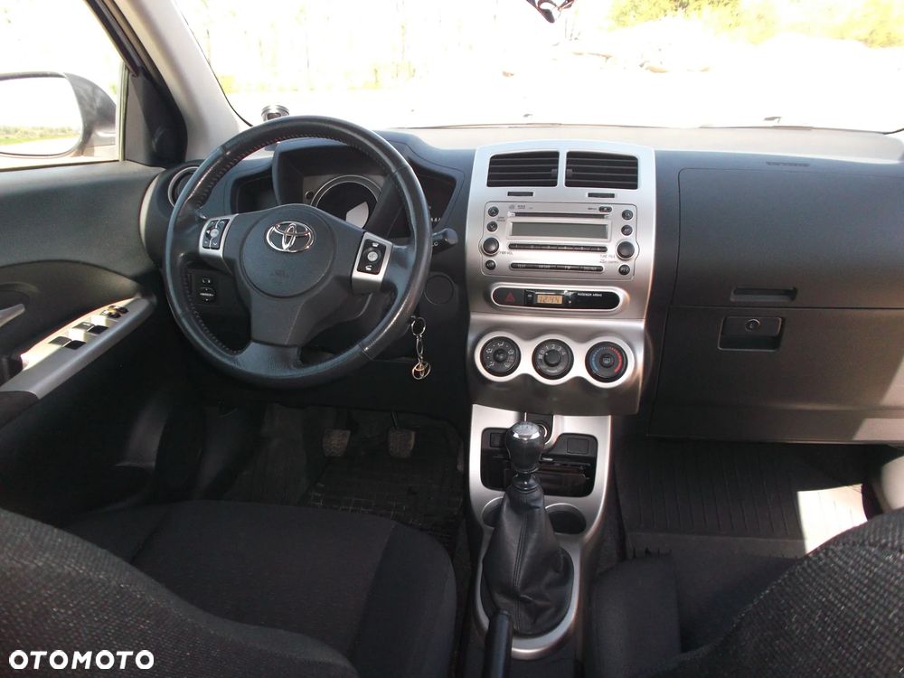 Toyota Urban Cruiser 1.33 4x2 Town - 9