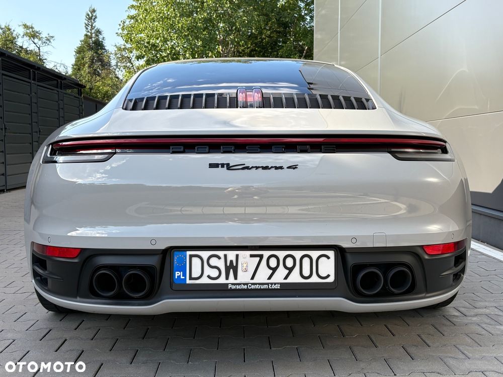 Porsche 911 Carrera 4 - 14