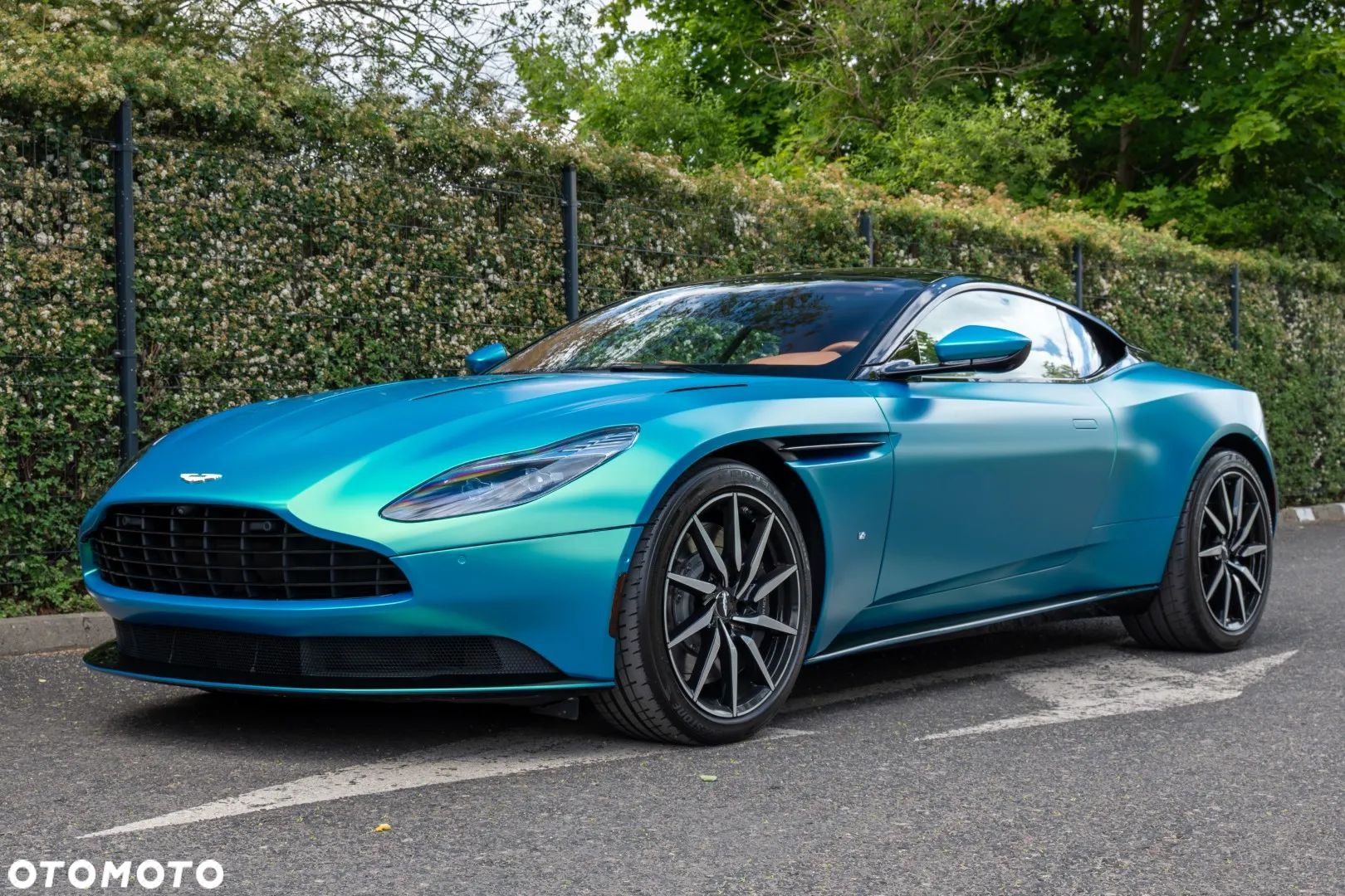 Aston Martin DB11 Standard - 1