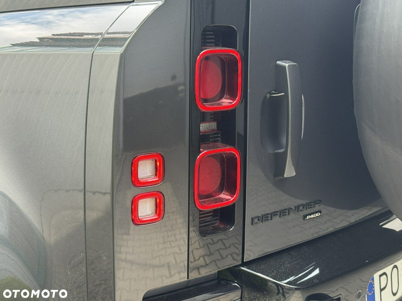 Land Rover Defender - 12