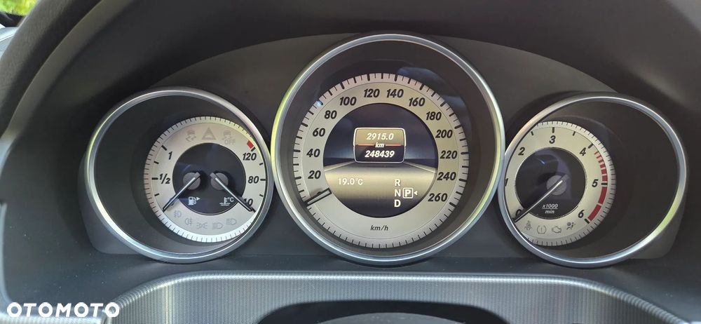 Mercedes-Benz Klasa E 350 CDI BlueEff Avantgarde - 22