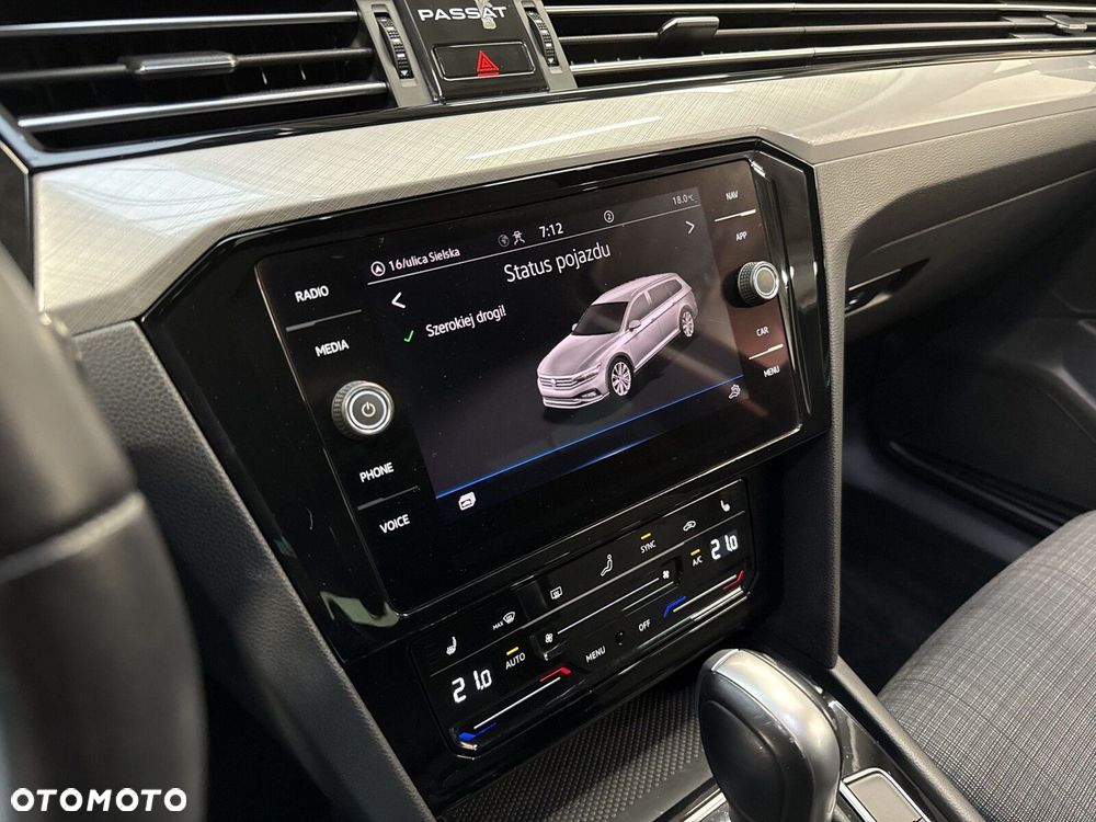 Volkswagen Passat - 31