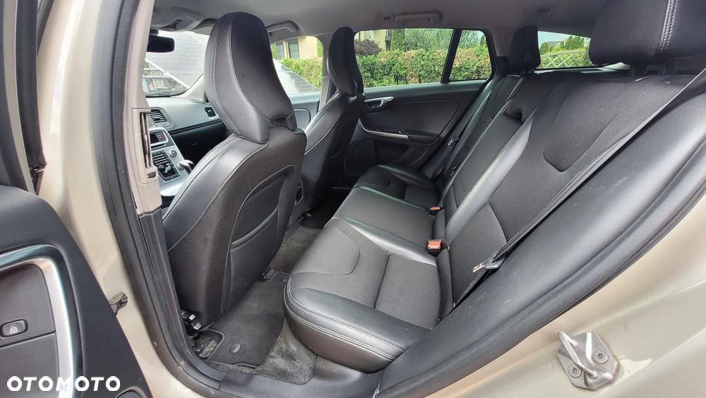 Volvo V60 D4 Drive-E Momentum - 9