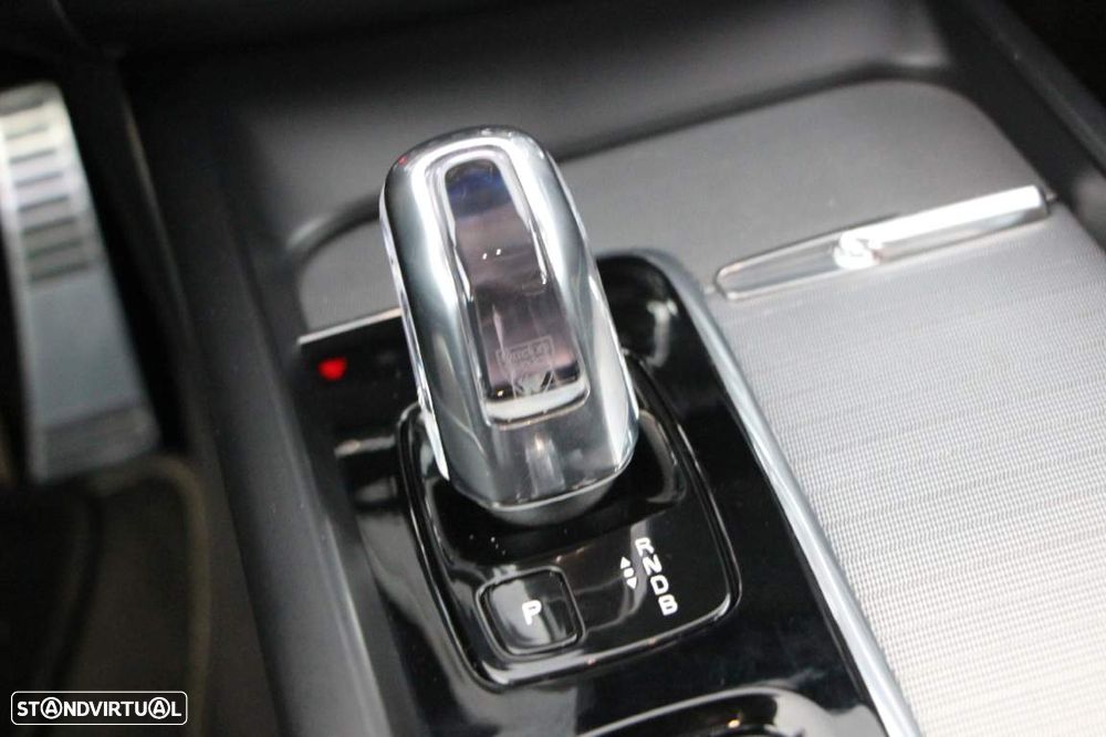 Volvo XC 60 2.0 T8 PHEV R-Design AWD - 10