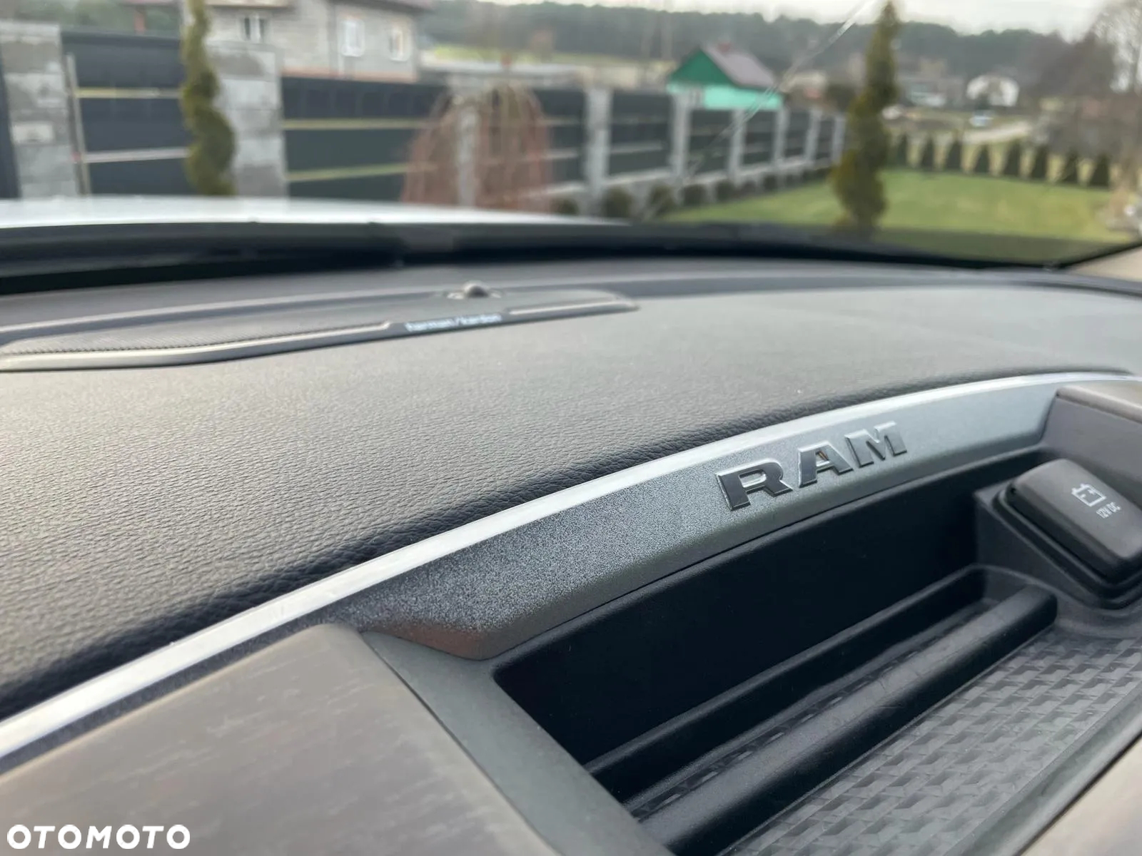RAM 1500 5.7 Crew Cab Laramie - 8