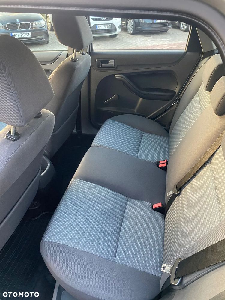 Ford Focus 1.6 16V Fun X - 11