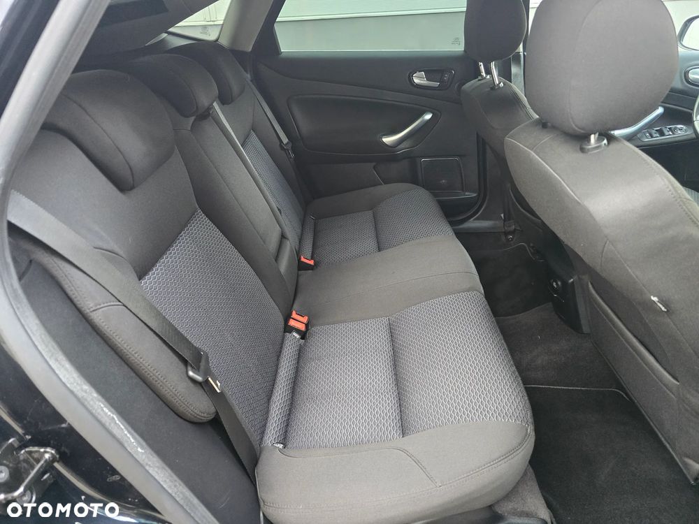 Ford Mondeo 2.0 Ghia - 19