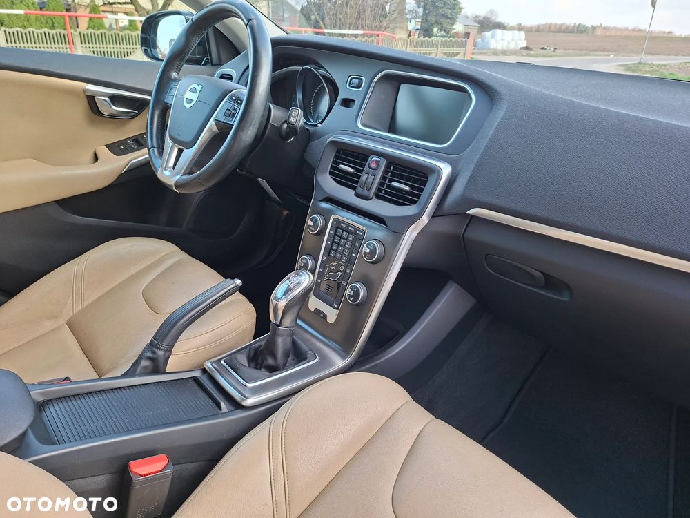 Volvo V40 D2 Momentum - 34