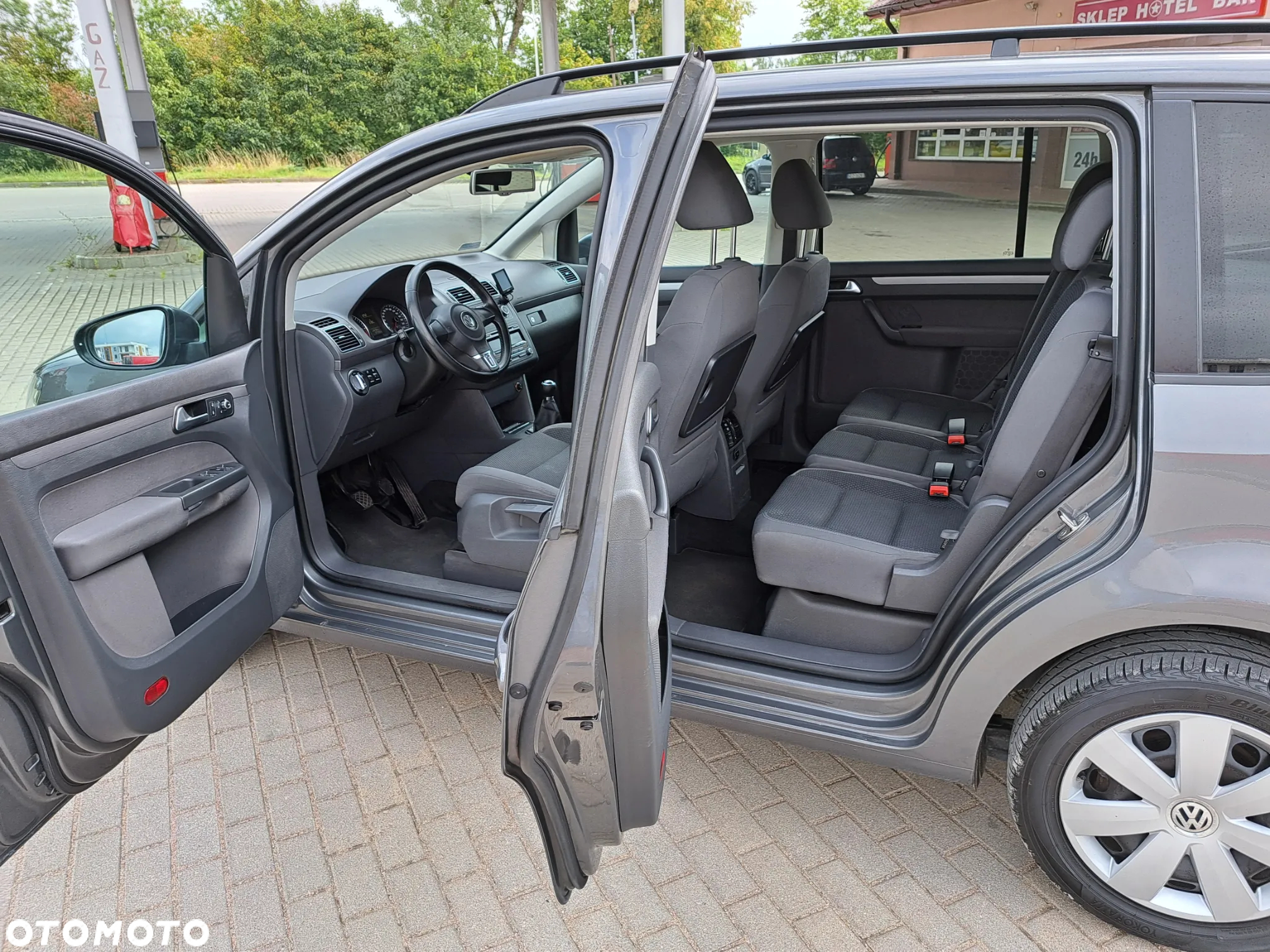 Volkswagen Touran - 11